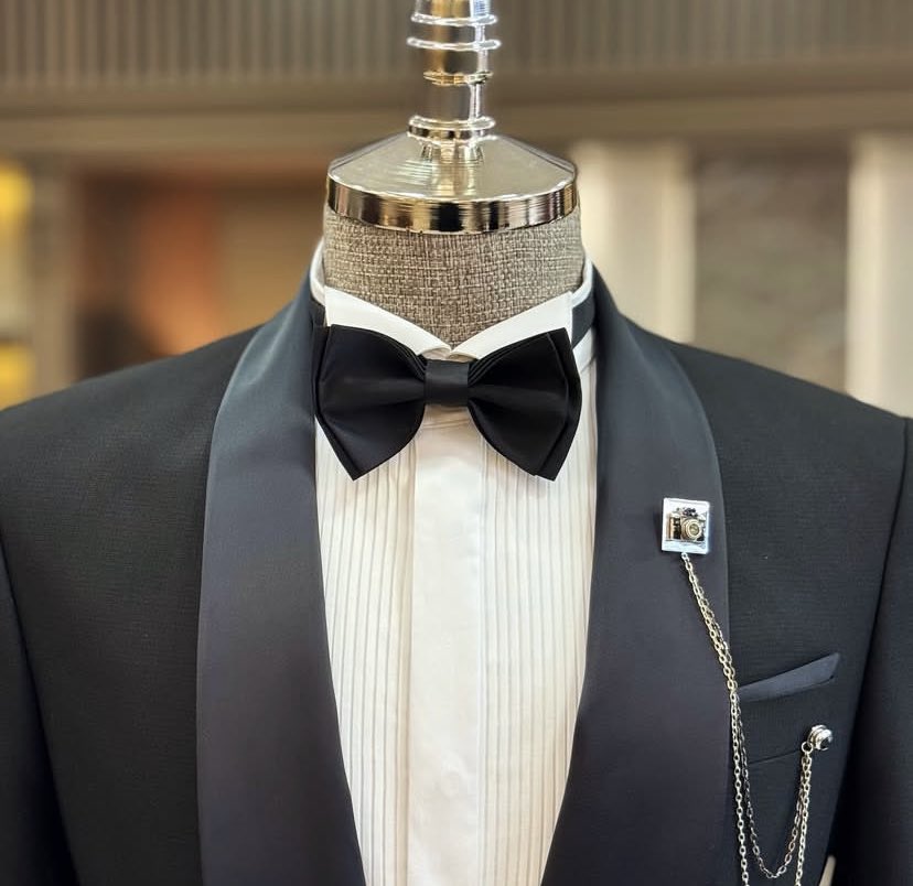 AyoPopeLagos's tweet photo. Bespoke Black Detailed Tuxedo Suit ✨

Fit available only on order

Price - N130,000 (complimentary bow tie and brooch) https://t.co/Q0RkS89pTd