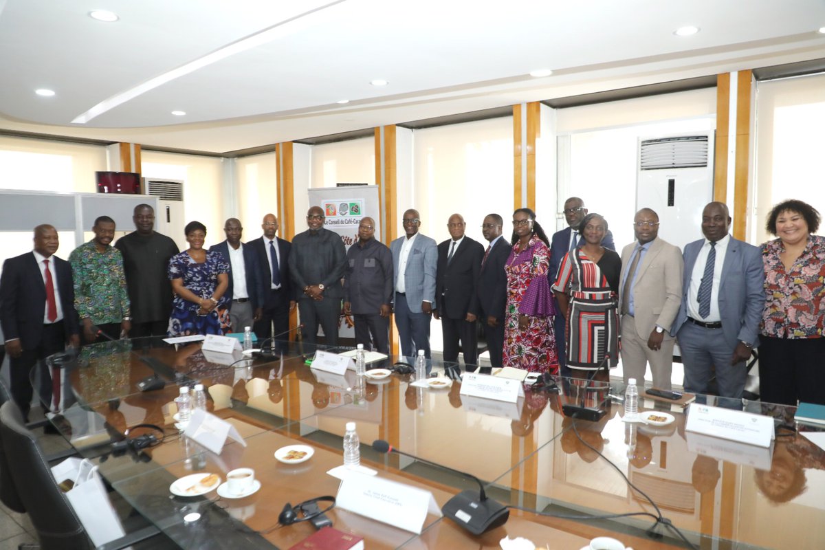 COCOBOD CE, Dr. Ransford A. Abbey, met with CCC’s Director-General to reaffirm Ghana’s commitment to the Cocoa Initiative. Discussions focused on market strategy &amp; joint research, tackling Cocoa Swollen Shoot Virus.  #CocoaPartnership
