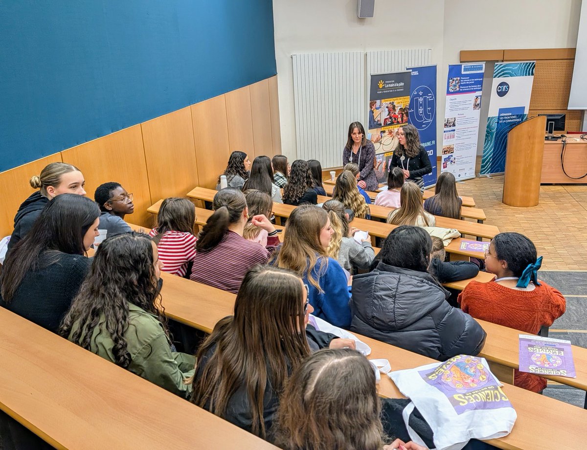 Inria_Nancy's tweet photo. [Journée Femmes &amp; Sciences] 💬 Speed-meeting entre les lycéennes et les ambassadrices (doctorantes, chercheuses, enseignantes-chercheuses, public, privé) : témoignages sur leurs métiers et temps de partage avec les élèves !
@FstNancy @Inria @labo_Loria @labo_IECL @DidelotAnne https://t.co/Ks453JJ2D3