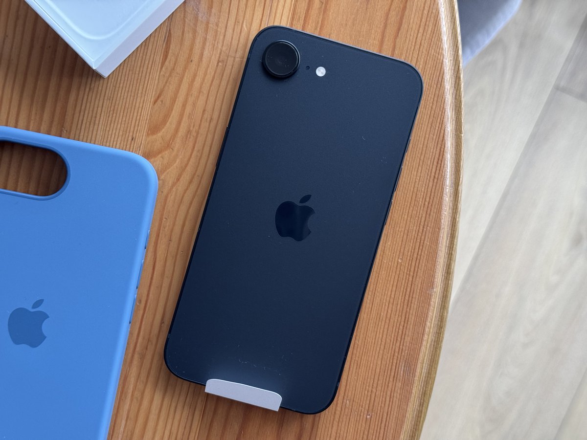 ThinkApple tweet media