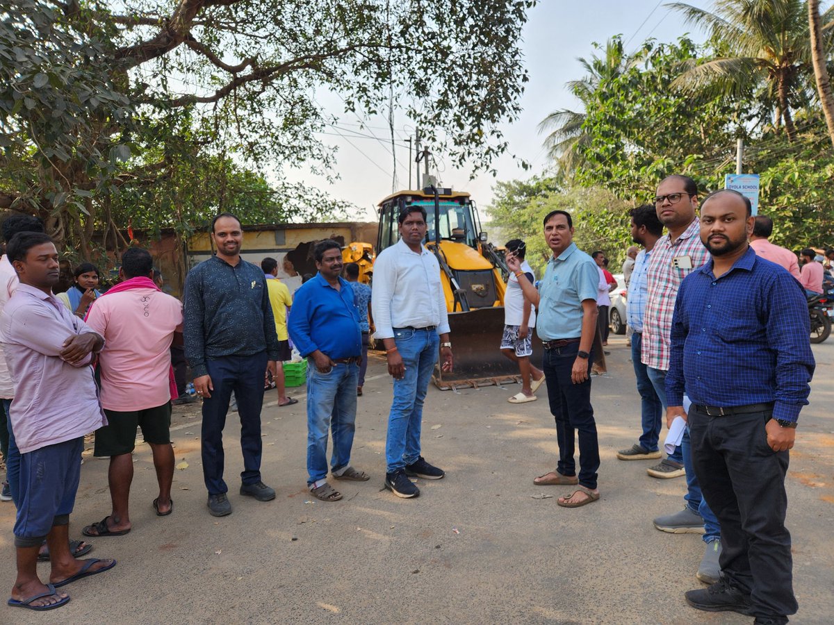 Eviction process is going on in  Nuagaon- kateni chhak road.