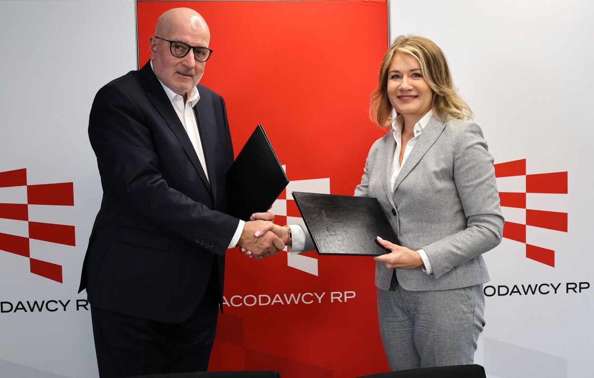 Rafał Dutkiewicz (@dutkiewiczrafal) on Twitter photo Wczoraj w siedzibie <a href="/PracodawcyRP/">Pracodawcy RP</a>, razem z Małgorzatą Gałązką-Sobotką, Dziekan Centrum Kształcenia Podyplomowego Uczelnia Łazarskiego w Warszawie, podpisałem porozumienie o współpracy w ramach Partnerstwa na rzecz Profilaktyki i Leczenia Otyłości. Wczoraj w siedzibie <a href="/PracodawcyRP/">Pracodawcy RP</a>, razem z Małgorzatą Gałązką-Sobotką, Dziekan Centrum Kształcenia Podyplomowego Uczelnia Łazarskiego w Warszawie, podpisałem porozumienie o współpracy w ramach Partnerstwa na rzecz Profilaktyki i Leczenia Otyłości.