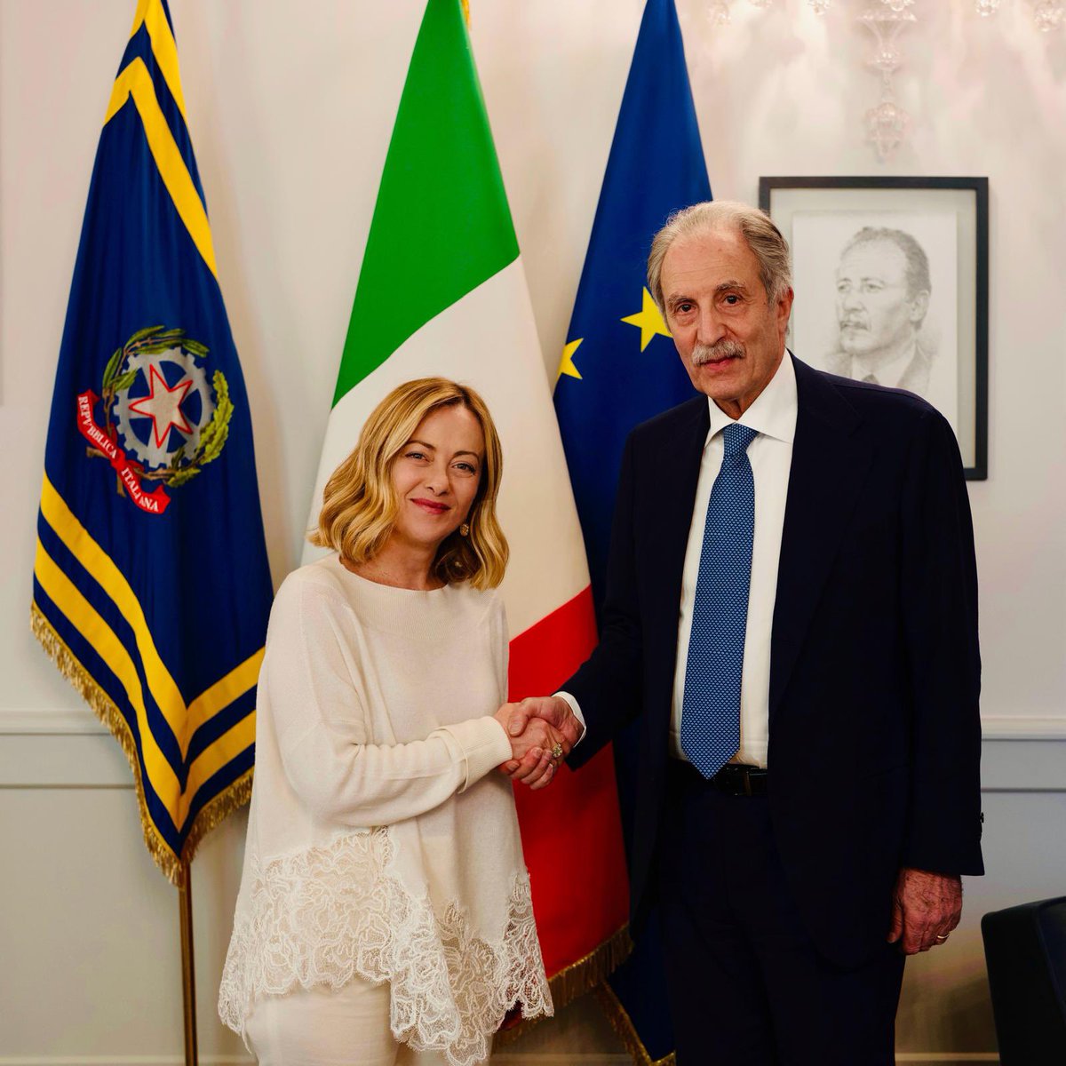 A <a href="/Palazzo_Chigi/">Palazzo_Chigi</a> con il Presidente del Consiglio <a href="/GiorgiaMeloni/">Giorgia Meloni</a> per parlare del futuro della #Basilicata tra infrastrutture idriche e nuovi investimenti.

Obiettivo: sviluppo economico e sociale del territorio lucano. #andiamoavanti