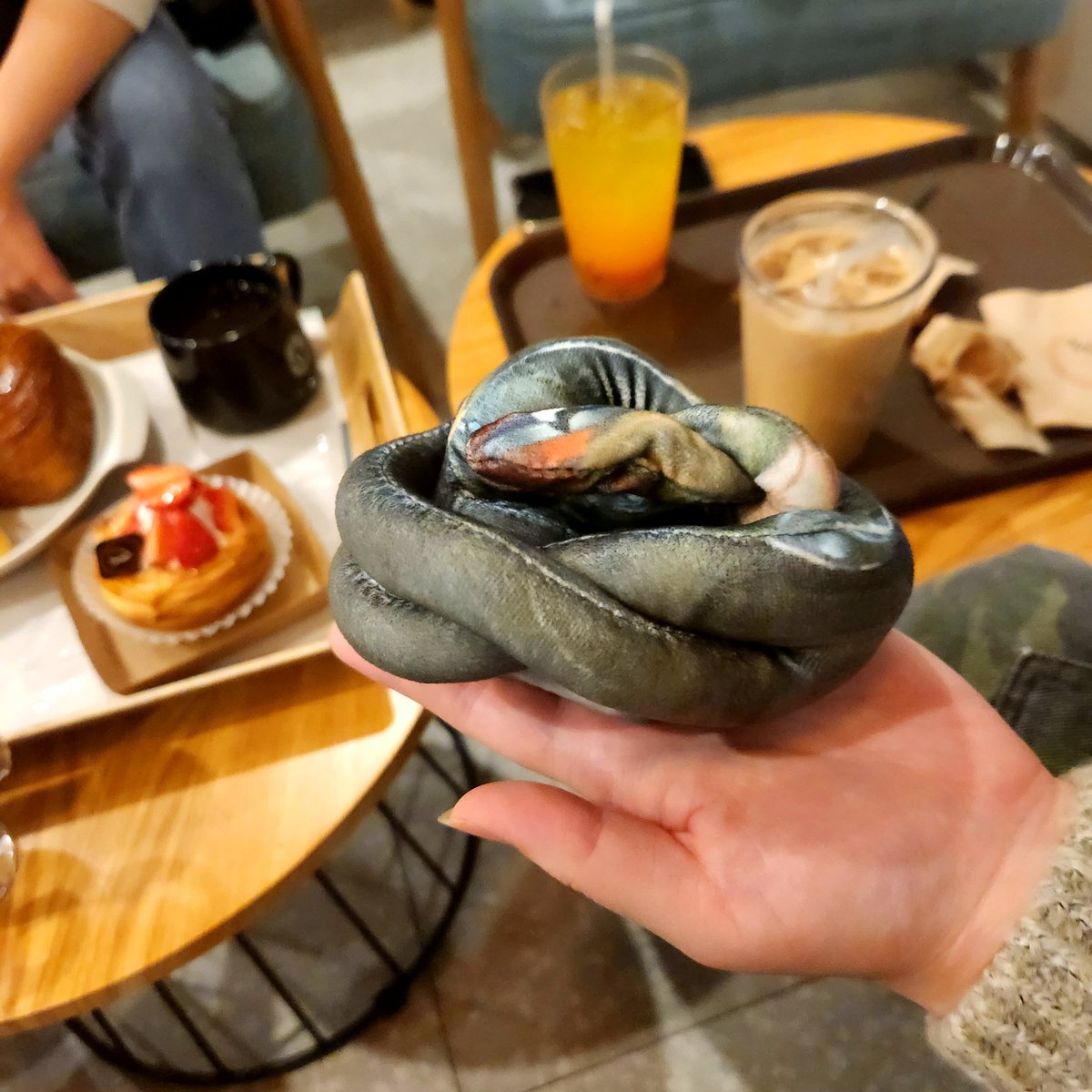 오늘도 일반인친규들에게 비명 지를 수 있는 기회를 드린 두훈군 
귀여운데 왜그러징 ㅜㅠ