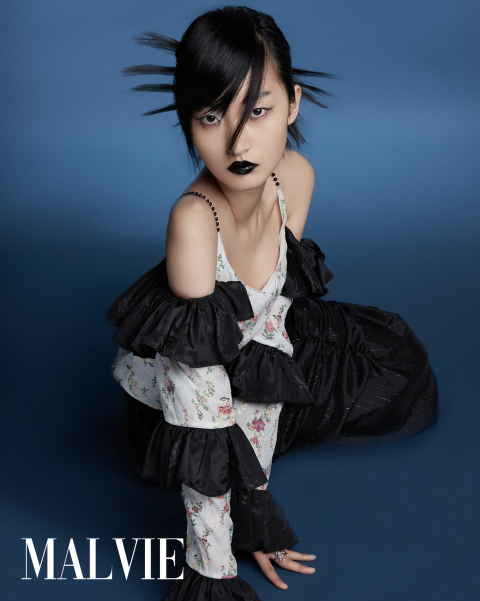 《BLUEE》» is part of MALVIE Magazine MAIN ISSUE Vol. 42. The prints are now available! 
.⁠
Fashion Designer: 姚丽琼
Model: Eleven
Photographer: @1079729525ww
Makeup Artist: 金升
Accessory Designer: 赵欣怡
Via <a href="/officialkavyar/">Kavyar</a>