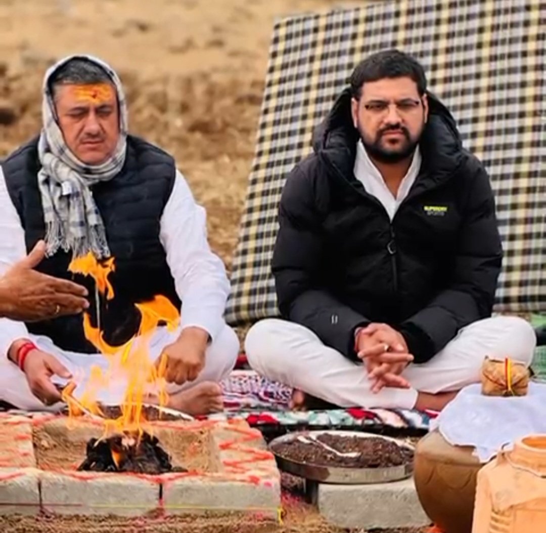 SureshDara743's tweet image. इंजि.बड़े भाई साहब धर्मेश डारा को जन्मदिवस की स्नेह से सुवासित बधाई और शुभाशीष। तुम सक्षम हो अपने सपने साकार करने में। ईश्वर तुम्हारी हर मनोकामना पूर्ण करें!
आपको जन्मदिन की अपार शुभकामनाएँ!
#happybirthday #dharmesh 
@DHARMESHDARA 
@papuramdara