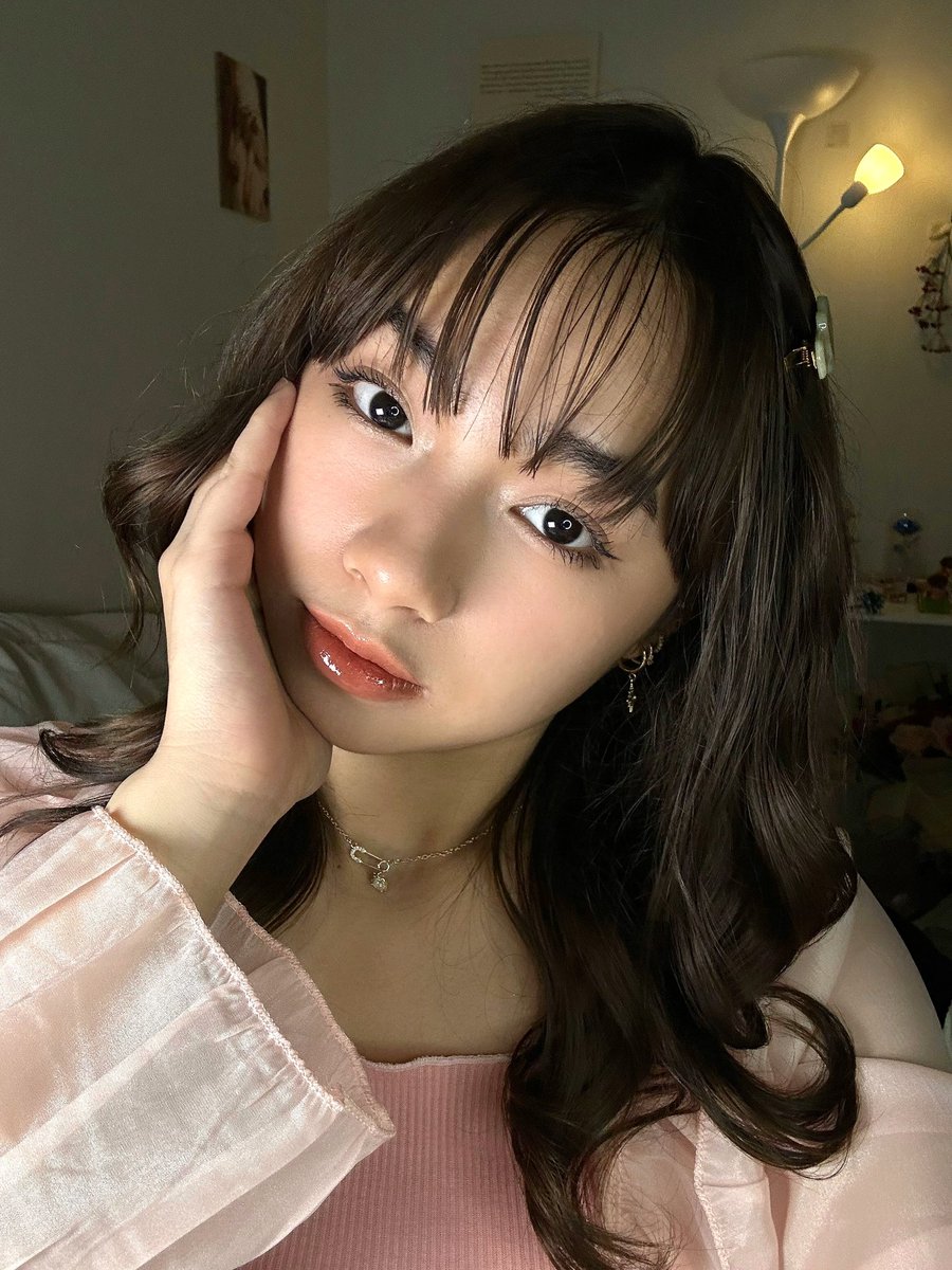 cakeqila's tweet photo. GIRLS look at that GLOWY LIPS! ⋆.˚ ᡣ𐭩 .𖥔˚

percaya ga dapetin hasil bibir plumpy kaya gini cuma modal 20rb??? https://t.co/z1Dq3l3whF