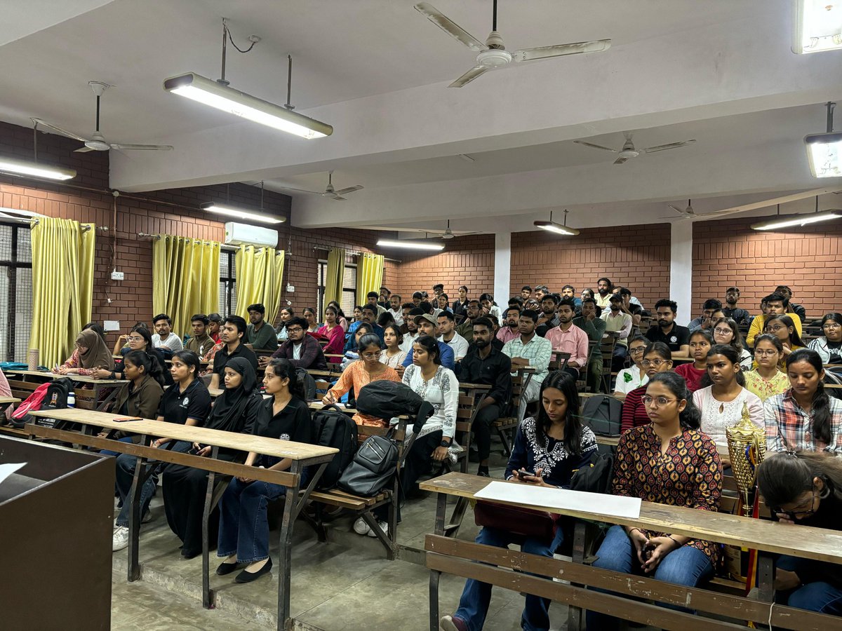 SFLCin's tweet image. SFLC.in conducted #DigitalSecurityTraining at Faculty of Law, #Lucknow University on February 25th, 2025. 

Syed Mohammad Haroon, Volunteer Legal Counsel at  conducted an engaging and interactive training session where they introduced the…