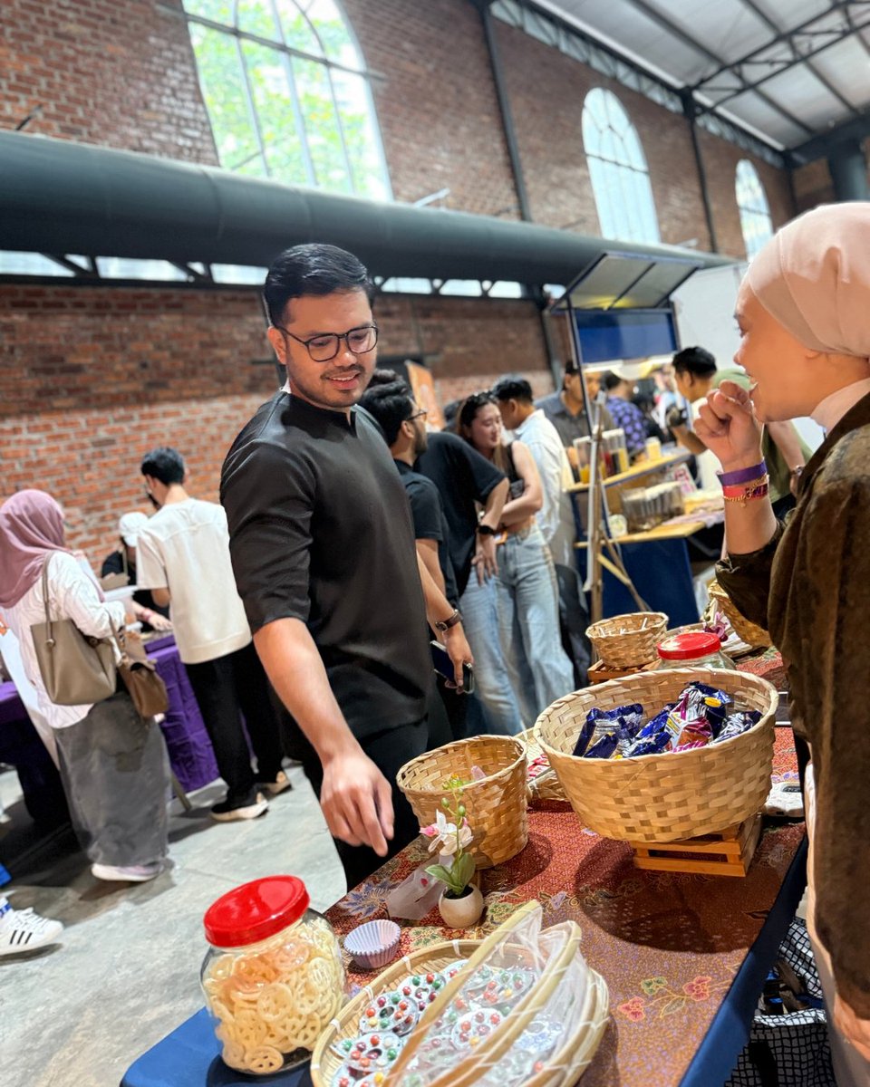 PWB is back! 🎉

Gushcloud Malaysia collaborated with a lot of besties, Azfarheri and Seasons for a fun day filled by preloved shopping, sip, and treats!

#gushcloudinternational #StrongerAndSmarterTogether #creatoreconomy