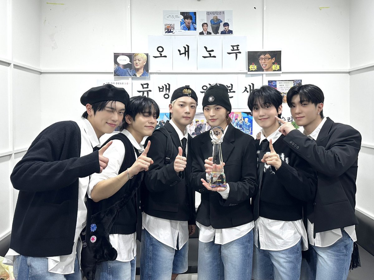 95113_SJ's tweet photo. #TheStranger2ndWin
#온앤오프_뮤뱅1위_이게우리본새

2766일의 긴 기다림 끝에 
첫 공중파 1위, 축하해 ✨

그동안의 모든 노력과 열정이
이렇게 멋진 결과로 이어졌네
팬으로서 너무 자랑스럽고,
이 기쁜 순간을 함께할 수 있어 행복해..🥹

앞으로도 계속 응원할게
1위가수 온앤오프 사랑해 !!💡🩷 https://t.co/1UtyFf72Uj