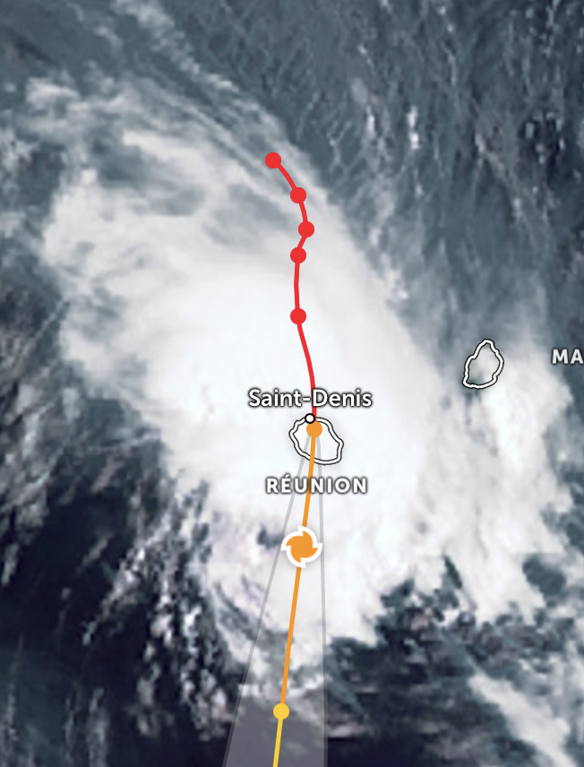 This has been a strange experience, Cyclone Garance has halted flights from Reunion, More days to wait before heading home. #CycloneGarance  <a href="/StateSuza/">The State University of Zanzibar (SUZA)</a> <a href="/aboudjumbe/">Aboud Jumbe</a> <a href="/msilikale05/">Msilikale Msilanga</a>
