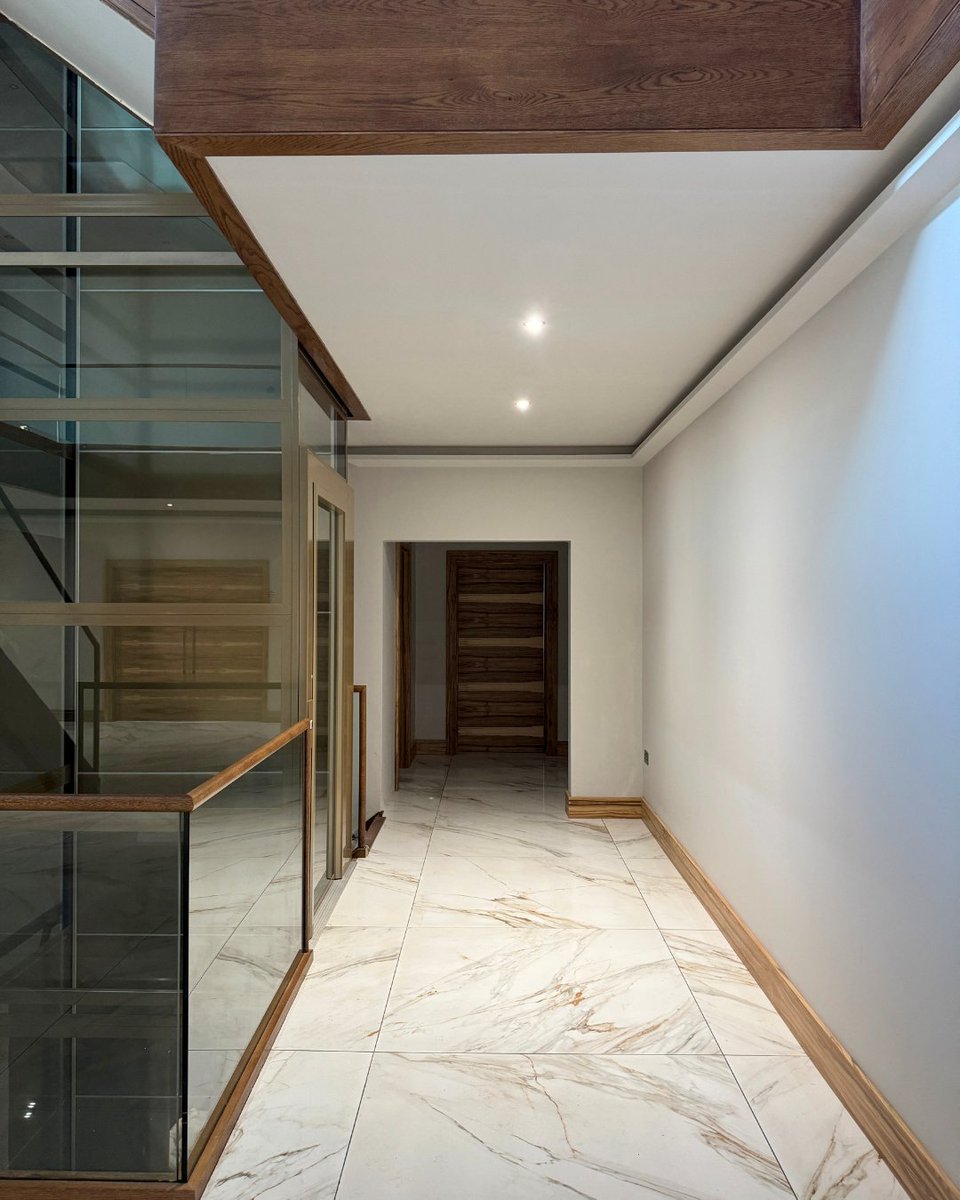 KeystoneASD's tweet image. Luxurious modern design 

This stunning hallway showcases the perfect blend of modern elegance and luxury. With sleek marble floors and beautiful wood staircase, every detail invites you to step inside and feel at home. 

#Architecture #ModernDesign #NewBuild #HomeDesign