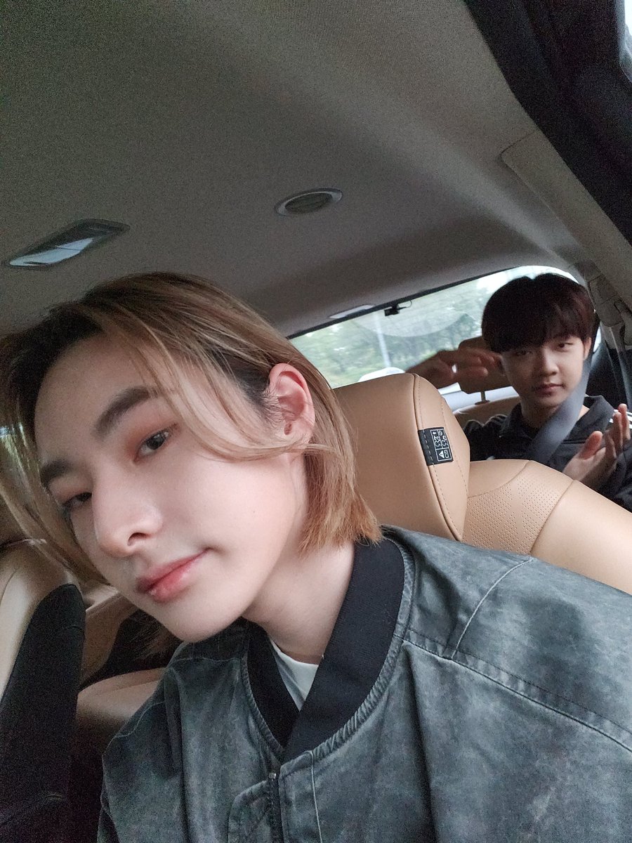 Jung Seyun with Jang Minseo (his friends when he was trainee in woollim)
© leeho3399 &amp; © jwhcools26
