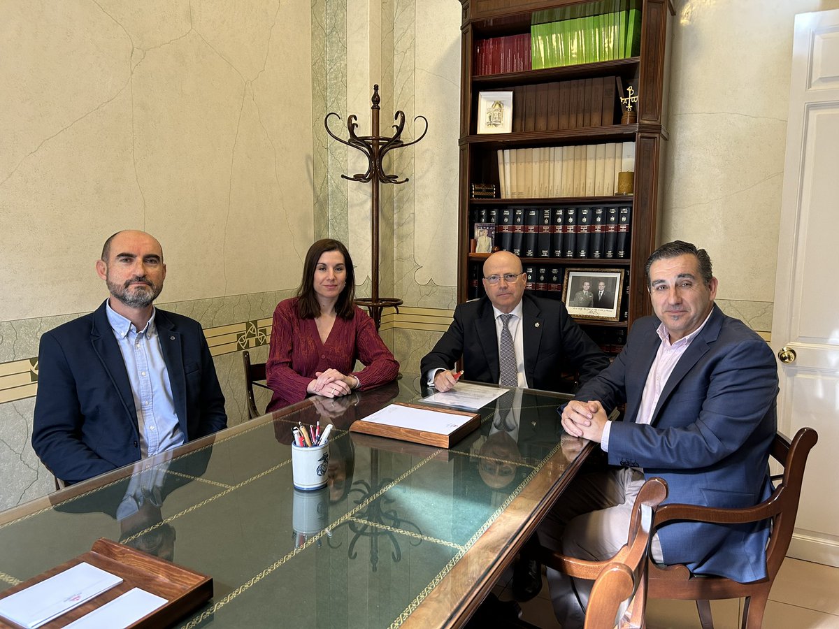 CSIFMelilla's tweet photo. @CSIFMelilla firma contrato de servicios jurídicos con el prestigioso bufete Imbroda.
Seguimos avanzando en dar a nuestr@s afiliad@s la mejor atención posible y unos servicios de calidad.
 https://t.co/bPafoK4rQh https://t.co/mE5XtlRyjR