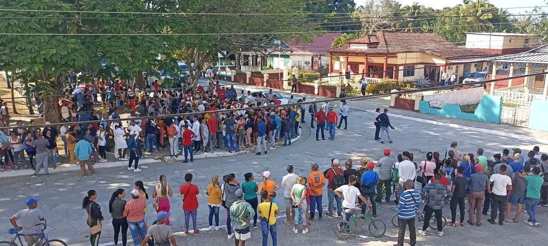 Imágenes que hablan por sí solas. Respaldo de un pueblo a la Revolución y a su Presidente.
#UnidosXCuba 
#YoSigoAMiPresidente