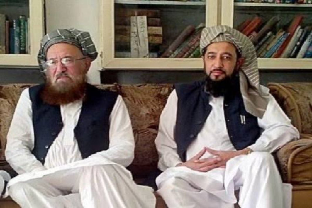 ImranRiazKhan's tweet photo. دارلعلوم حقانیہ اکوڑہ خٹک میں نماز جمعہ کے دوران دہشت گردی کے افسوسناک واقعے میں مولانا حامد الحق حقانی شہید ہو گئے۔ اس سے قبل انکے والد مولانا سمیع الحق صاحب کو بھی چھڑیوں کے وار سے شہید کیا گیا تھا۔ https://t.co/s15qwGrght
