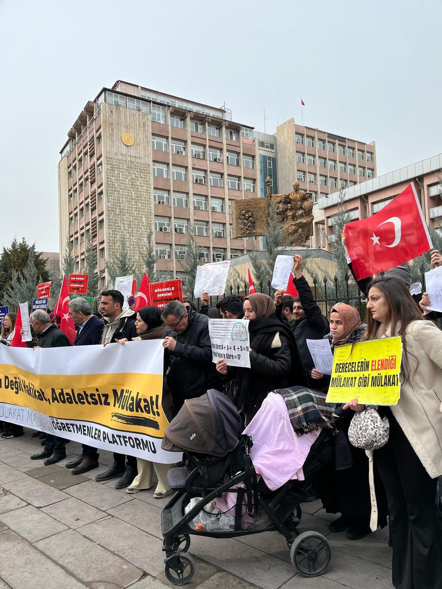 can_tuna34's tweet photo. Öğretmenlerimizin hak ettiği atamayı ek atama yaparak bu mağduriyeti gidermenin zamanı geldi.. 

@Yusuf__Tekin
@cftcblnt
@yilmaznazif
@farukyelkenci
@Burhan_Kayaturk
@RTErdogan

#EkAtamaiçinMEBönündeyiz https://t.co/8RUC8QeDMZ