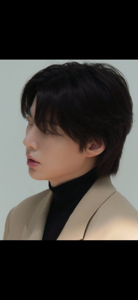 갑자기 든 생각인데 국이 안 친구가 아니라 안 남친 친구면,,, 다같이 술 마시고 있는데 국 친구가

아 나 요즘 만나는 애 있는데 부르면 올거거든?

그러면서 갑자기 부르는거야 국은 별 생각없이 마침 근처에 있으셨나봐? 그러는데 친구가

그건 아닌데, 애가 생긴 건 도도해도 생각보다 순하더라고