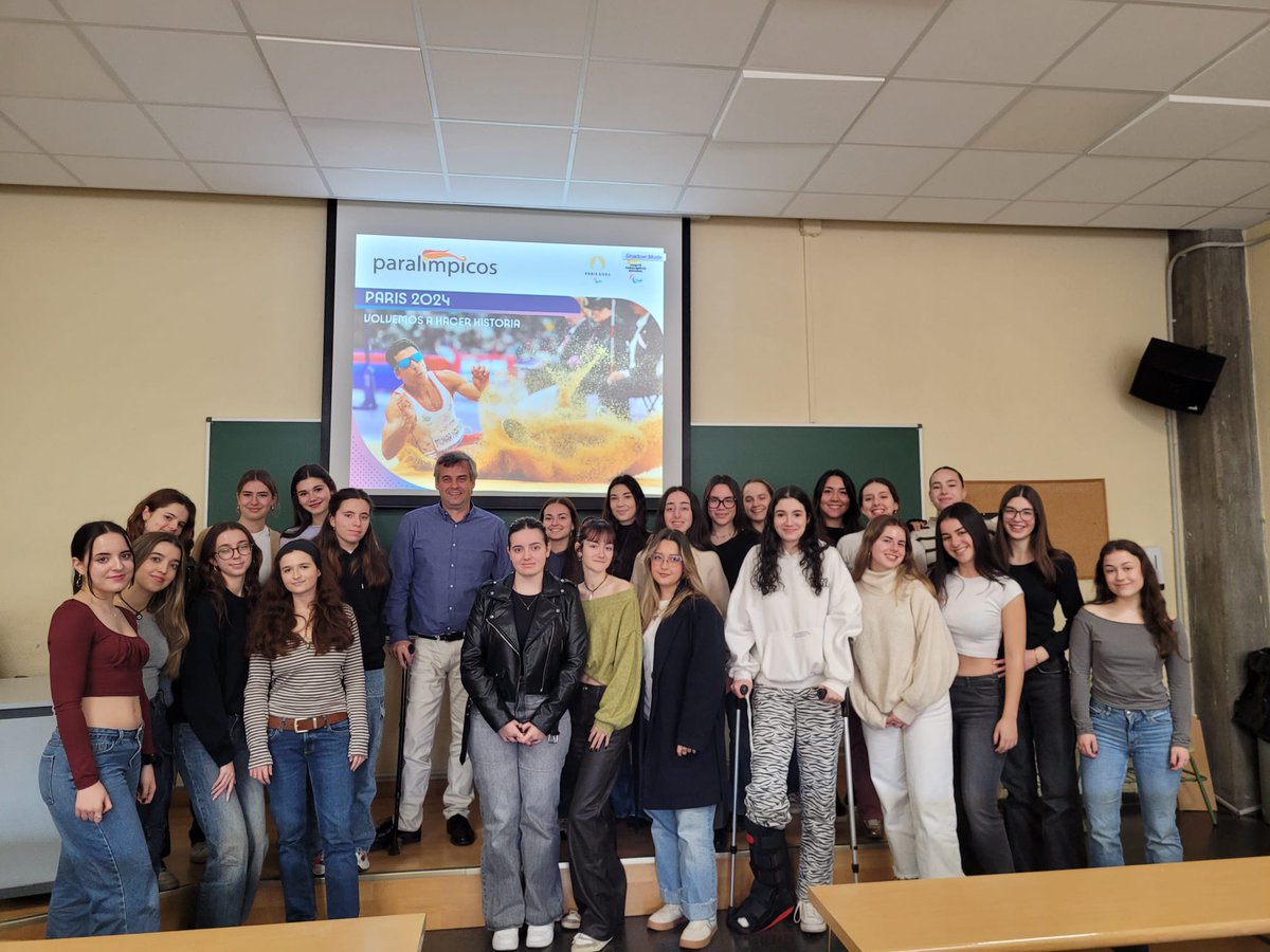 Luis Leardy (@luisleardy) on Twitter photo Treinta y tantos años después ha vuelto a una clase de mi facultad <a href="/UCMccinf/">Facultad Ciencias Información</a> para dar una clase ahora como profe. Me ha hecho muchísima ilusión. Gracias a Olga Kolotouchkina por darme la oportunidad y a sus alumnas de 1º de Publicidad por el interés mostrado. Treinta y tantos años después ha vuelto a una clase de mi facultad <a href="/UCMccinf/">Facultad Ciencias Información</a> para dar una clase ahora como profe. Me ha hecho muchísima ilusión. Gracias a Olga Kolotouchkina por darme la oportunidad y a sus alumnas de 1º de Publicidad por el interés mostrado.