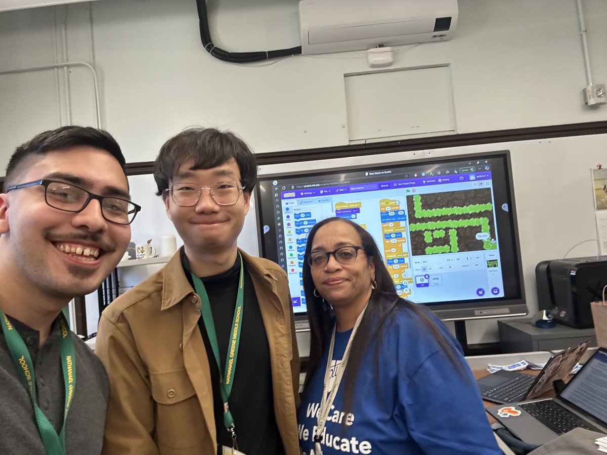 Brown University Ignite CS students teaching at NGMS!