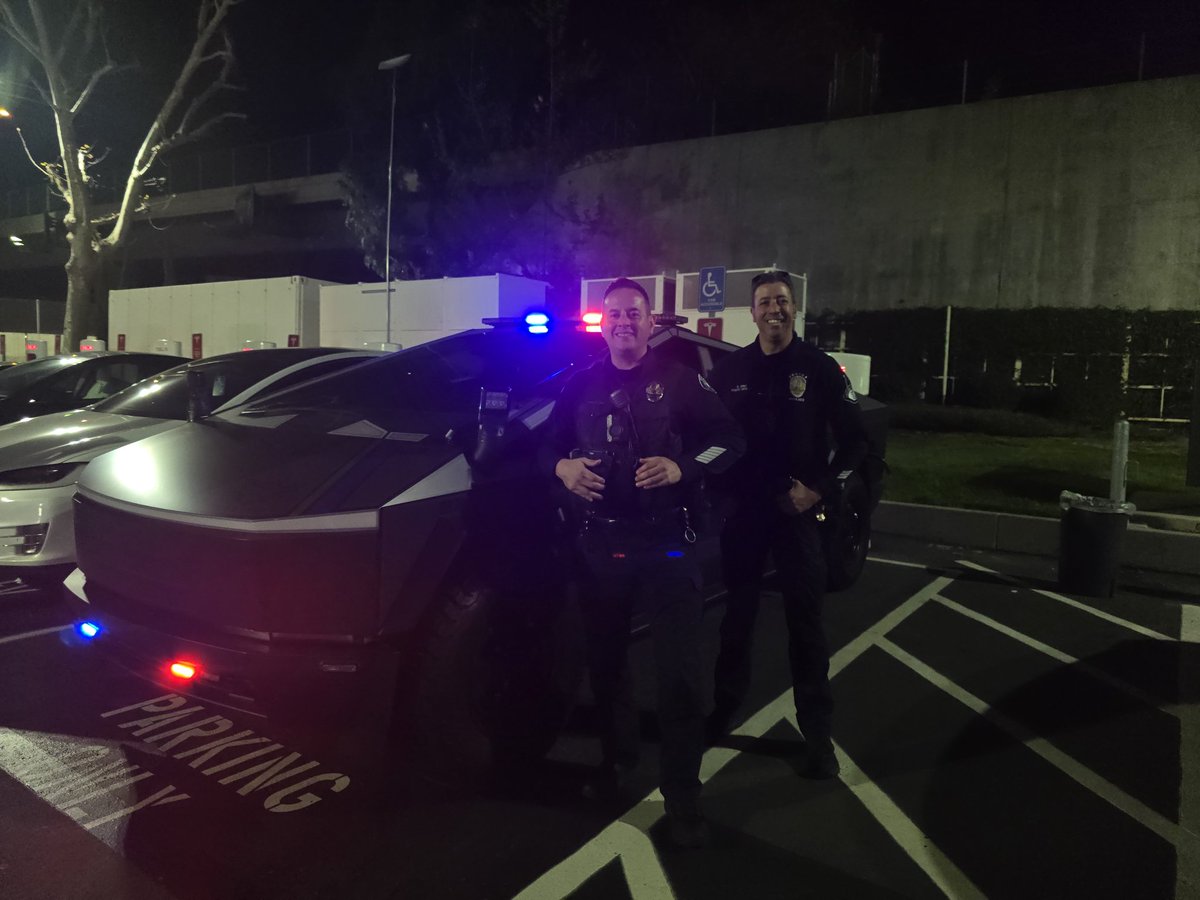 WrapSensei's tweet photo. Met 2 great @IrvinePolice officers last night. Love the look of their  @Tesla @cybertruck. One of 2 in the world right now, the other one is used by @DubaiPoliceHQ https://t.co/RcKssQQbwP