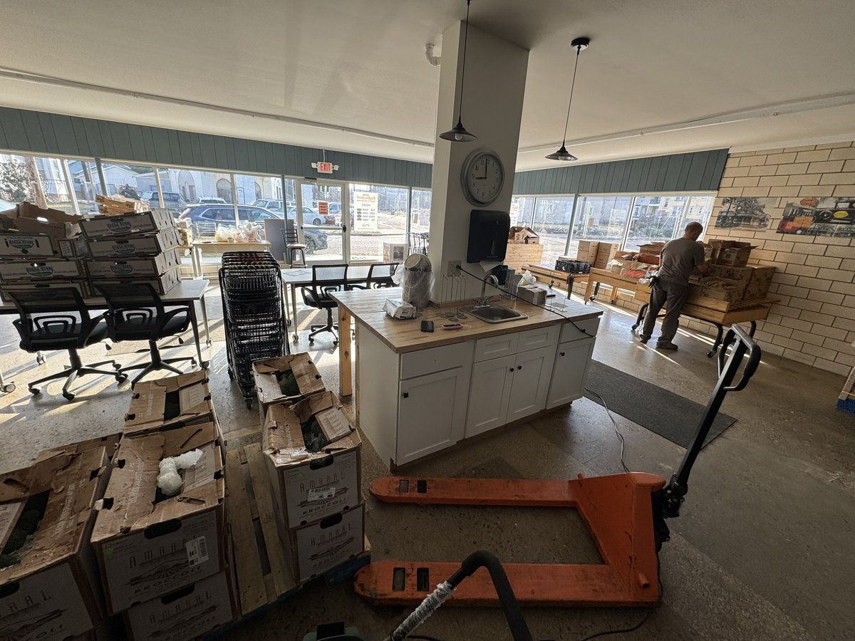 First place district award- Sports and Entertainment Marketing
State bound
Great program with lots of opportunities to help the community like the food bank my class helped today #Deca