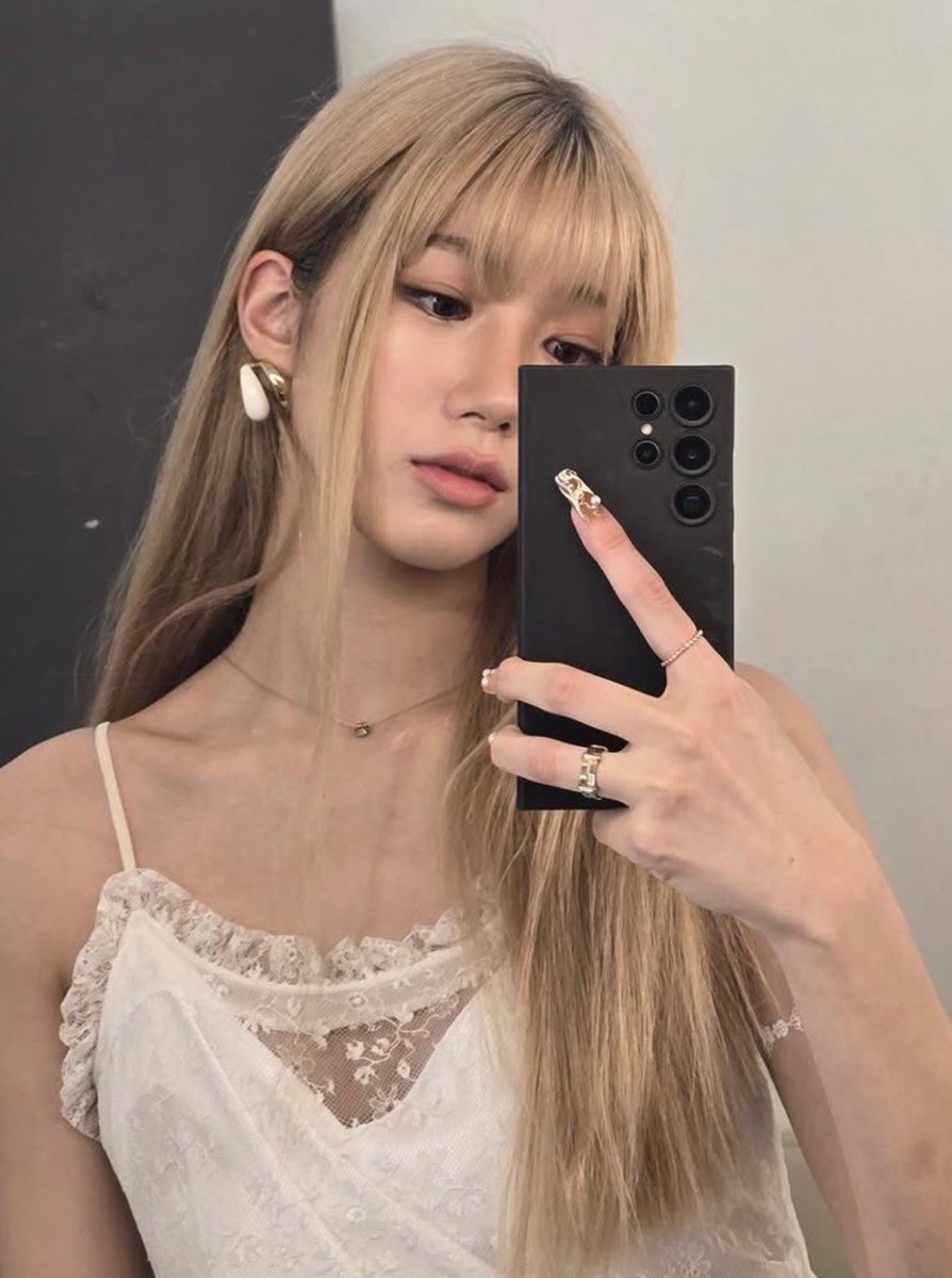 le sserafim pics tweet media