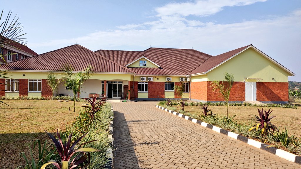 narobiotech's tweet photo. Today Alliance Bioversity Handed over the Biotechnology Laboratory to NARO- NARL at Kawanda @narouganda @NaroKawanda @BiovIntCIAT_eng @MAAIF_Uganda @JM_Tinda @emilyarayo https://t.co/202u44VXDV