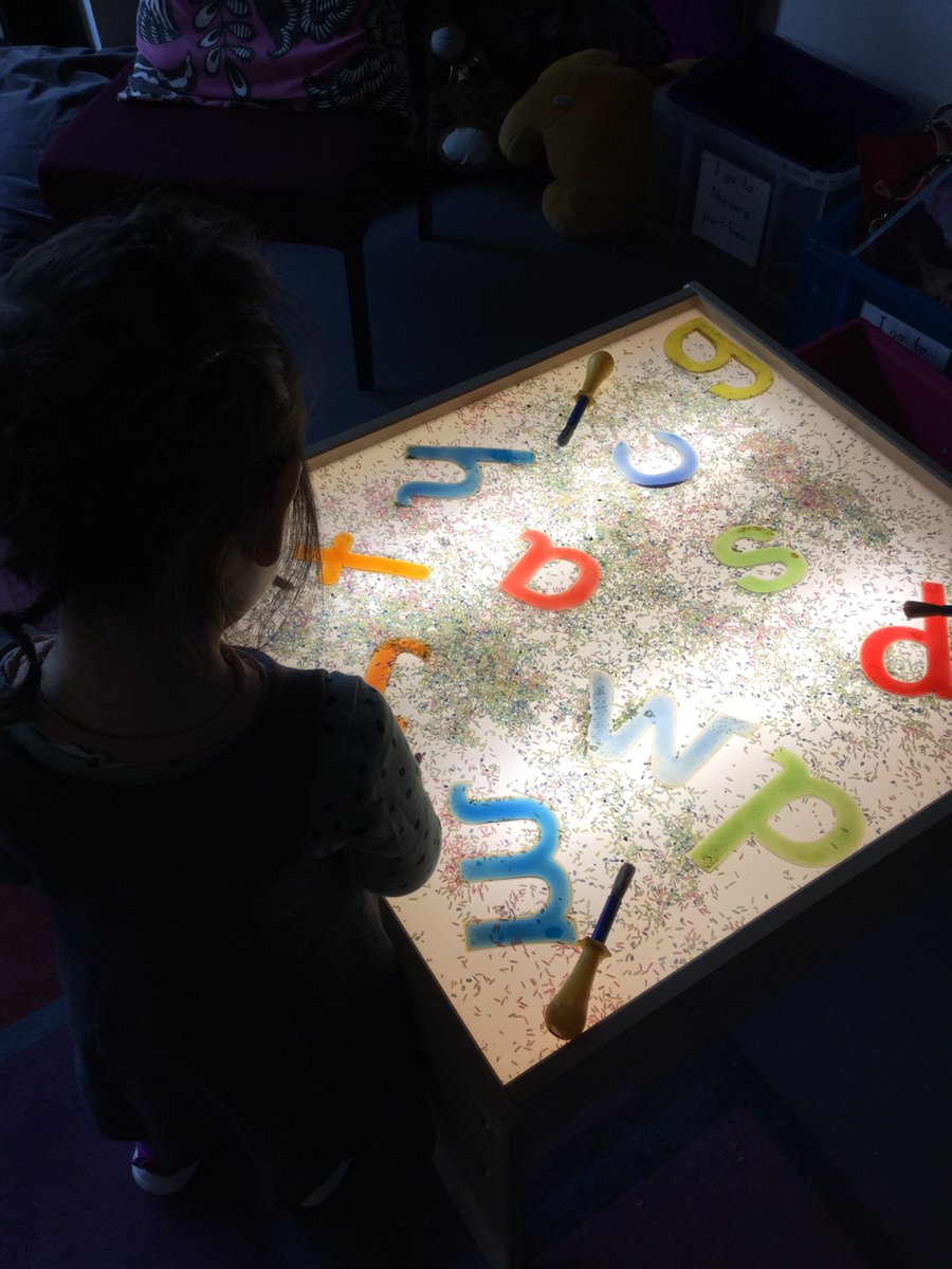 AlbionPrimary's tweet photo. Nursery children had a wonderful time this morning exploring how to use their new light box in Rainbow Class. It was fantastic to see the children using the lightbox to spark their curiousity and was a great opportunity for peer talk.
#APSEYFS
#APSvalues https://t.co/0F97cg9bno