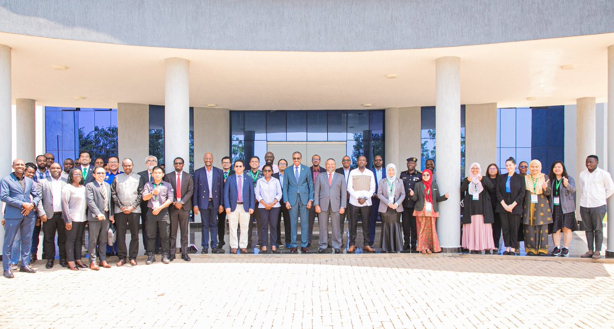 Ministry in charge of Emergency Management (@rwandaemergency) on Twitter photo Today, on the 5th day of their visit, Minister Maj. Gen. (Rtd) Albert Murasira met with the Malaysian delegation, led by Dr. Abdul Gapar bin Abu Bakar, Deputy DG of Operations at <a href="/mynadma/">NADMA Malaysia</a>, to reflect on their weeklong peer learning exchange in disaster risk management. The Today, on the 5th day of their visit, Minister Maj. Gen. (Rtd) Albert Murasira met with the Malaysian delegation, led by Dr. Abdul Gapar bin Abu Bakar, Deputy DG of Operations at <a href="/mynadma/">NADMA Malaysia</a>, to reflect on their weeklong peer learning exchange in disaster risk management. The