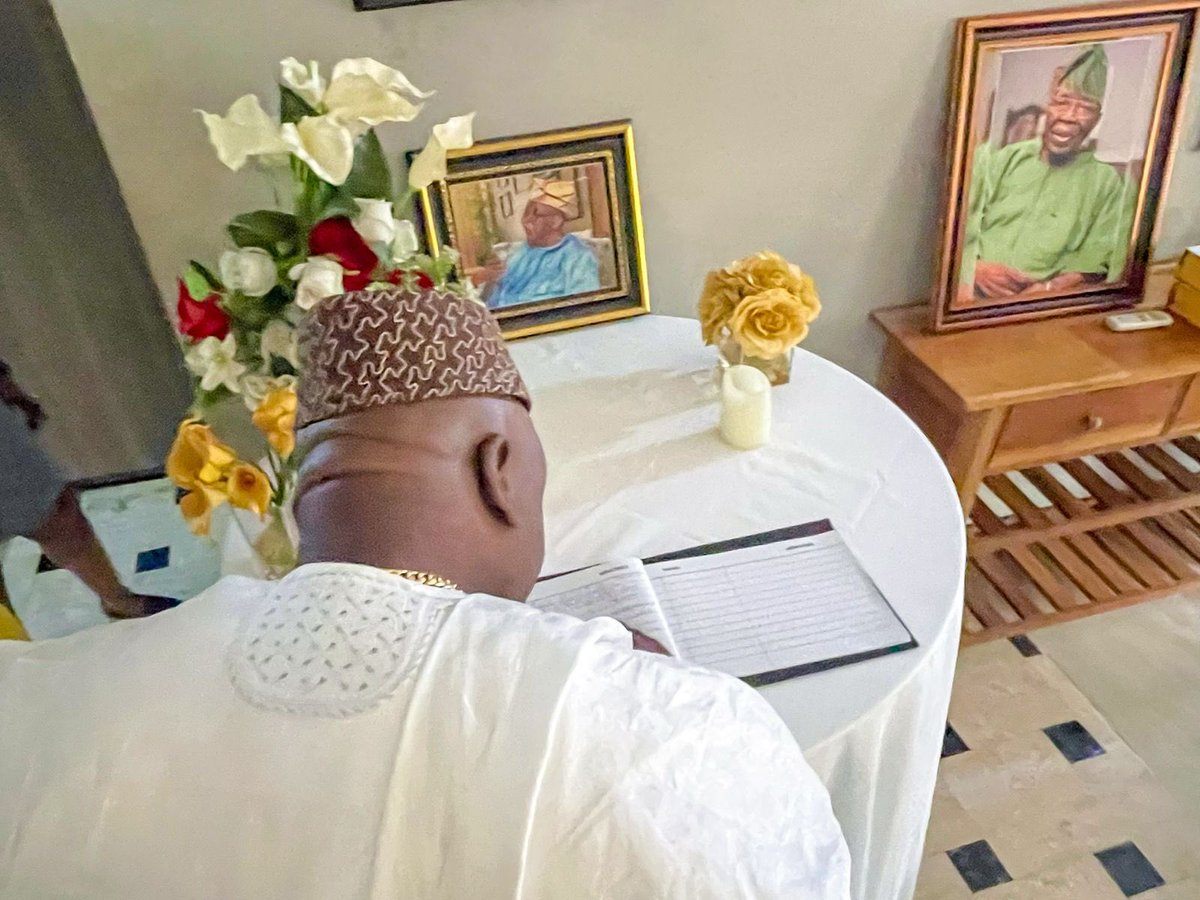 ladiadebutu's tweet photo. Today, I paid a condolence visit to the family of the late Senator Solomon Ayodeji Otegbeye, a respected leader and former Ogun State PDP Chairman who passed on at the age of 91.

Accompanied by our State Chairman, Hon. Abayomi Tella, and State Secretary, Dr. Sunday Solarin, we were warmly received by his son, Mr. Wale Otegbola, his daughter, Lola and other family members.

Senator Otegbeye’s legacy of service and dedication to our party and nation will always be remembered. May his soul rest in peace.