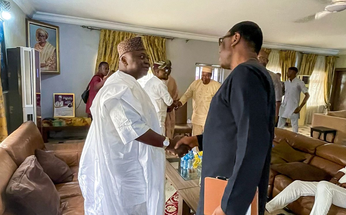 ladiadebutu's tweet photo. Today, I paid a condolence visit to the family of the late Senator Solomon Ayodeji Otegbeye, a respected leader and former Ogun State PDP Chairman who passed on at the age of 91.

Accompanied by our State Chairman, Hon. Abayomi Tella, and State Secretary, Dr. Sunday Solarin, we were warmly received by his son, Mr. Wale Otegbola, his daughter, Lola and other family members.

Senator Otegbeye’s legacy of service and dedication to our party and nation will always be remembered. May his soul rest in peace.