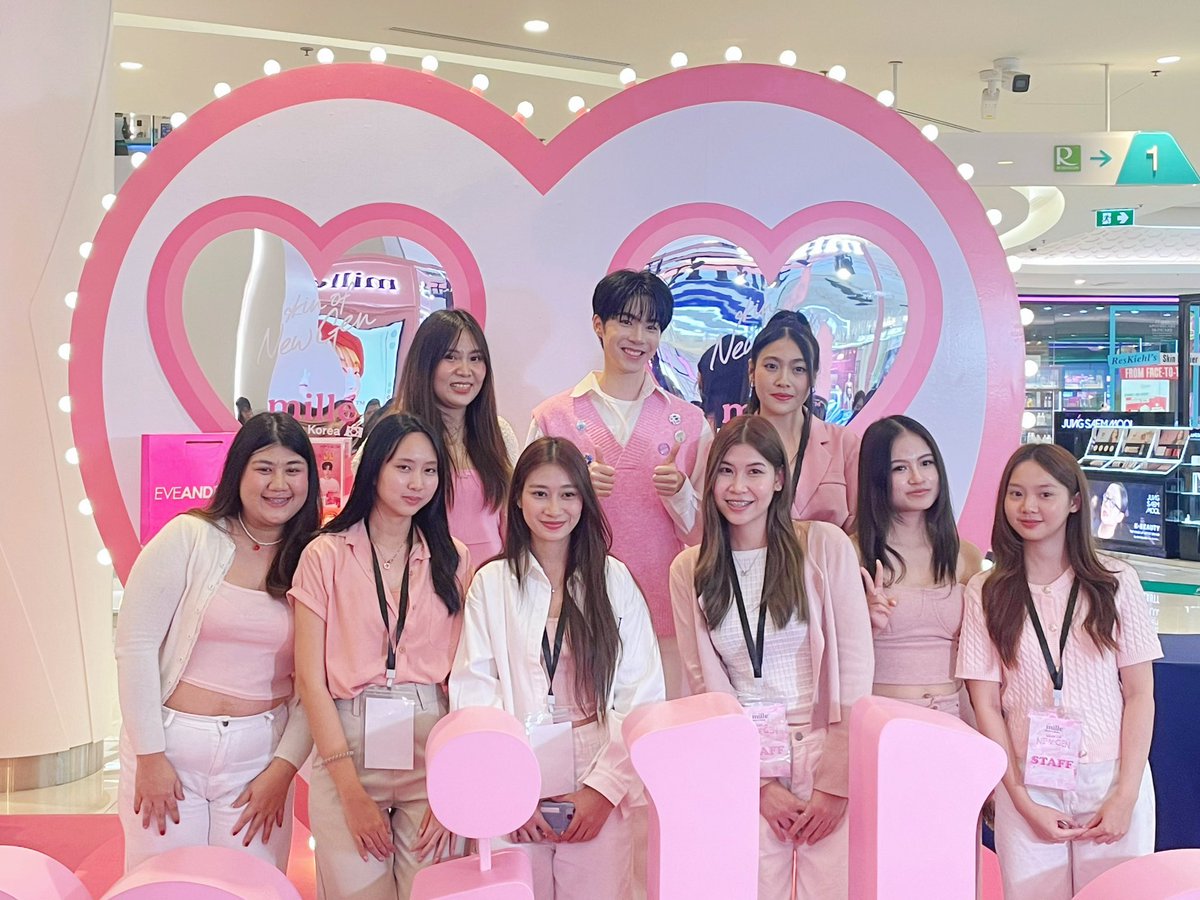 jjrcpstation's tweet photo. ขอบคุณทาง @EVEANDBOY และแบรนด์ @millebeaute_th มากนะครับที่ให้โอกาสเจเจและแฟนคลับได้มาร่วมงานกิจกรรมดี ๆ ในครั้งนี้🥹🙏🏻💖 หวังว่าจะมีโอกาสได้ร่วมงานกันอีกนะครับ😍🥰
JJ X MILLEEB
#ebMillexJJ_rcp #มิลเล่ทินท์ปากฉ่ำกับเจเจ
#มิลเล่ลิปเจลลี่ทินท์ปากฉ่ำ #Millebeaute #ebMille #jj_rcp https://t.co/BASmMGRZUA