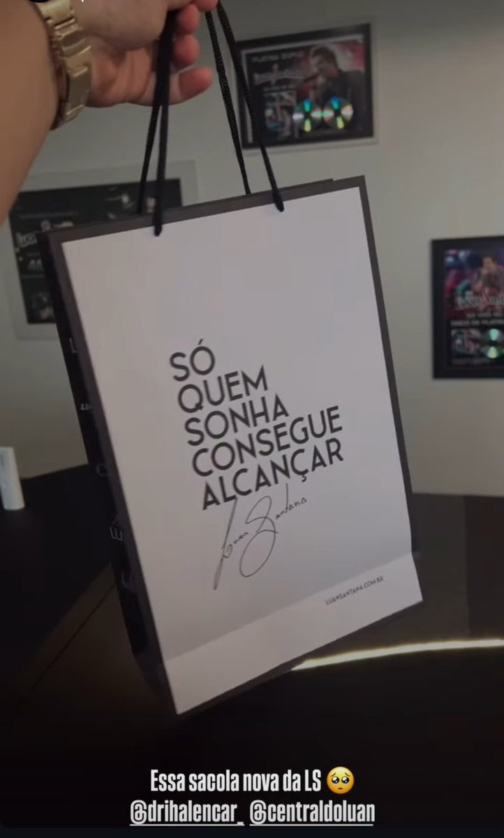 luansinais_FC's tweet photo. Pronto agr quero uma sacola kkk @centraldoluan ameei https://t.co/EqHhHJ17Lp