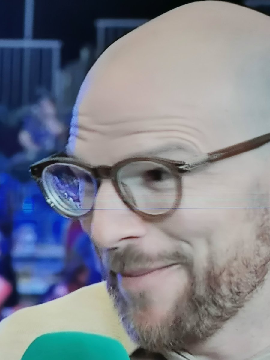 rosskmp's tweet photo. @Webby180 why you wearing broken specs? @ITV get him another pair. https://t.co/IVPvhlxsHS