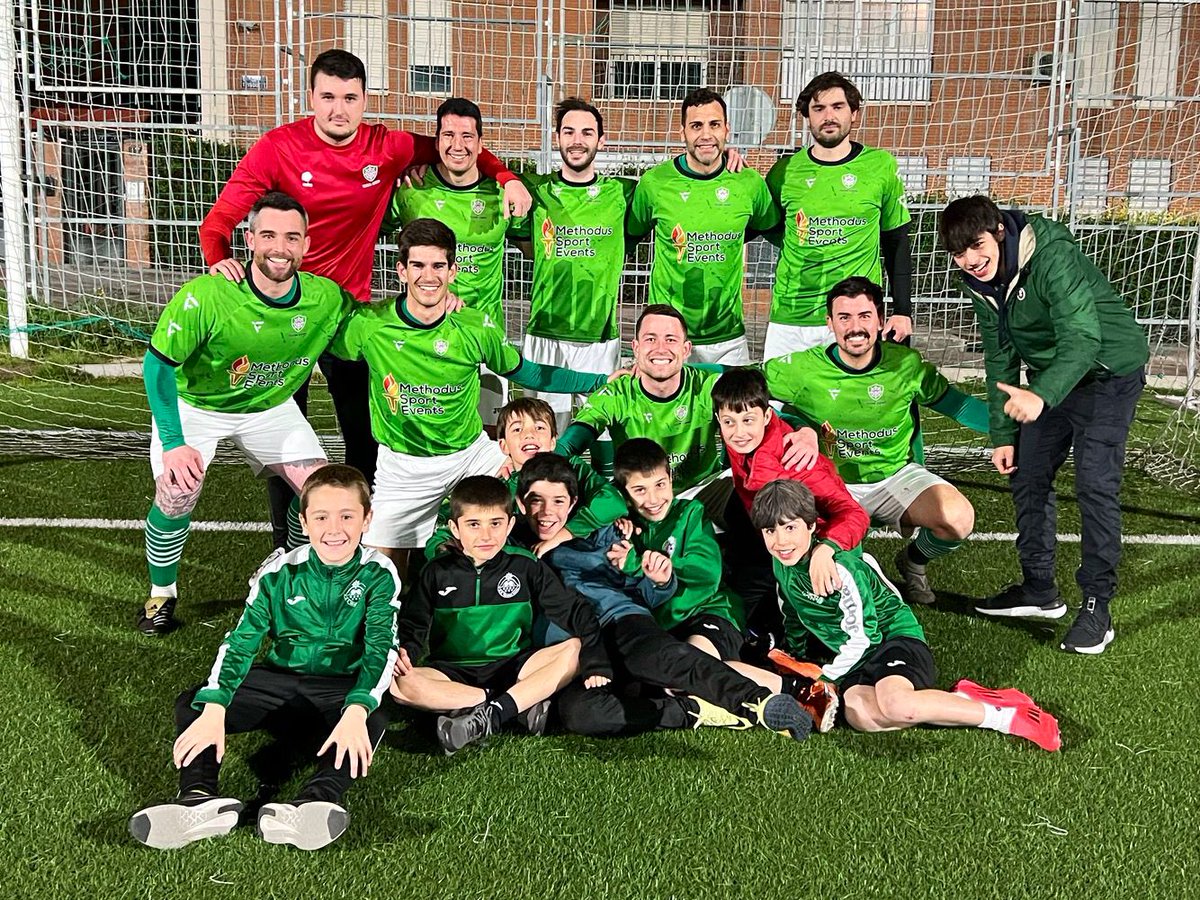 VETERANOS |

🔝 ‼️ESTAMOS EN CUARTOS‼️💪

El equipo de veteranos de #CDTrivemaNaval 🍀 'TRIVEMA LEGENDS' pasa de ronda y ya está en cuartos de final de la 'MADRIDF7' tras vencer a 'LA SOTANA' por un ajustado 3-2.

🔜 Próximo rival 'TETUAN F7'

#VamosTrivema #Hortaleza #Madrid