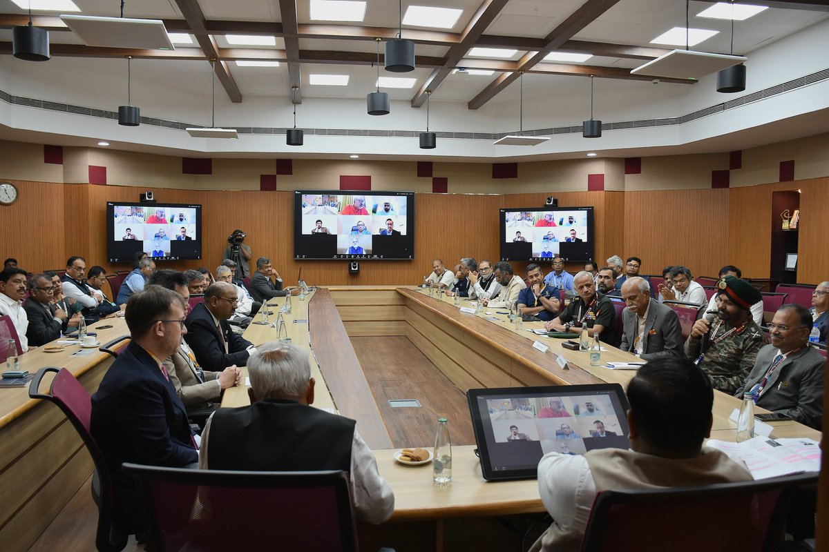 Def_PRO_Chennai's tweet image. An Expo showcasing more than 150 niche technologies and a Round Table Conference was part of the event, where Lt Gen KS Brar described the contours of the #DefenceEcosystem as part of the Industry-Academia interface
#YearofTechAbsorption #DecadeofTransformation @iitmadras

.. 2/2