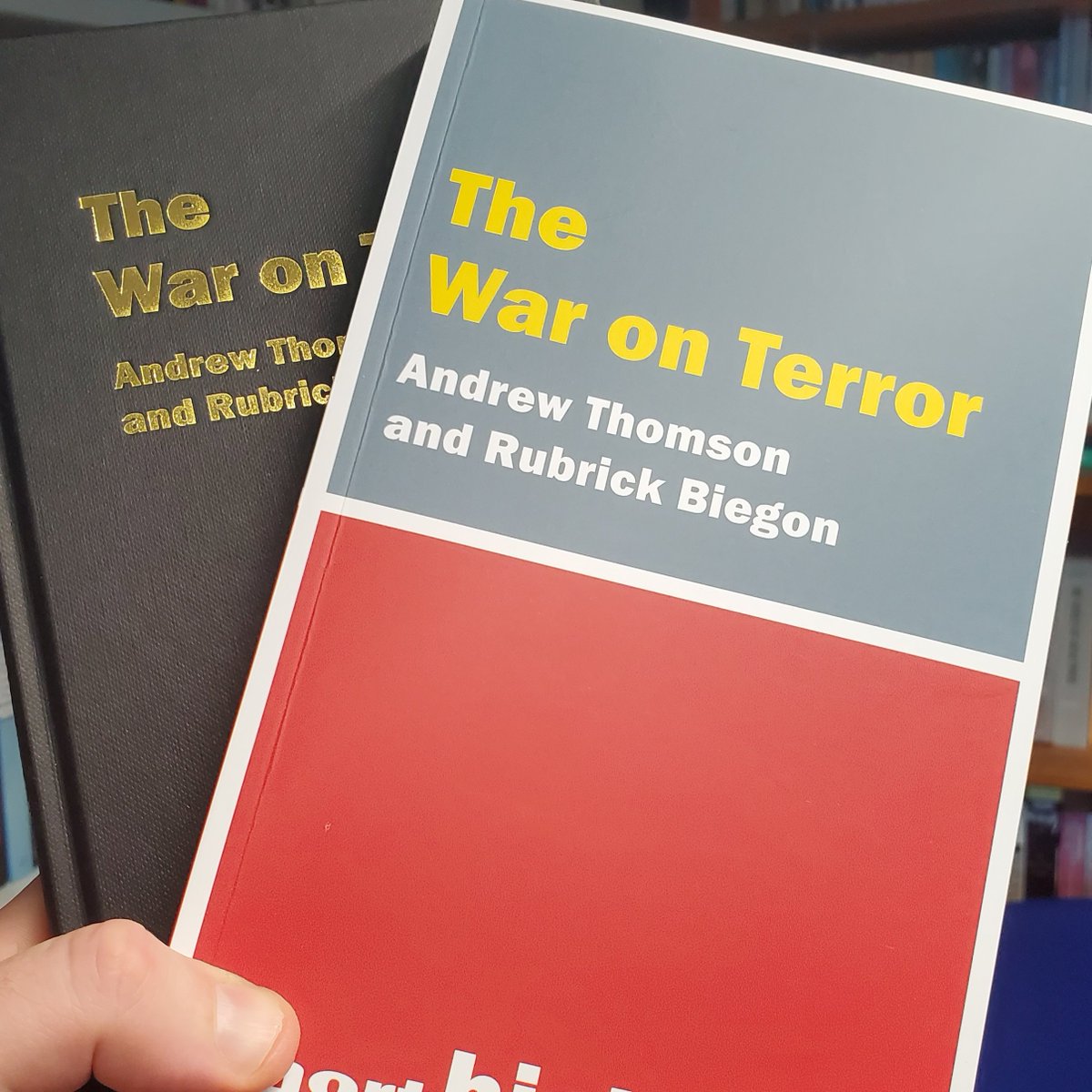 Rubrick Biegon (@rubebiegon) on Twitter photo NEW BOOK! The War on Terror
Co-authored w/ Andrew Thomson <a href="/HAPPatQUB/">HAPP at Queen's</a> & part of the Short Histories series w/ <a href="/agendapub/">Agenda Publishing</a>, we explore the US War on Terror as domestic and foreign policy from the Cold War to the present.
Out now ⬇️
agendapub.com/page/detail/th…
cup.columbia.edu/book/the-war-o… NEW BOOK! The War on Terror
Co-authored w/ Andrew Thomson <a href="/HAPPatQUB/">HAPP at Queen's</a> & part of the Short Histories series w/ <a href="/agendapub/">Agenda Publishing</a>, we explore the US War on Terror as domestic and foreign policy from the Cold War to the present.
Out now ⬇️
agendapub.com/page/detail/th…
cup.columbia.edu/book/the-war-o…