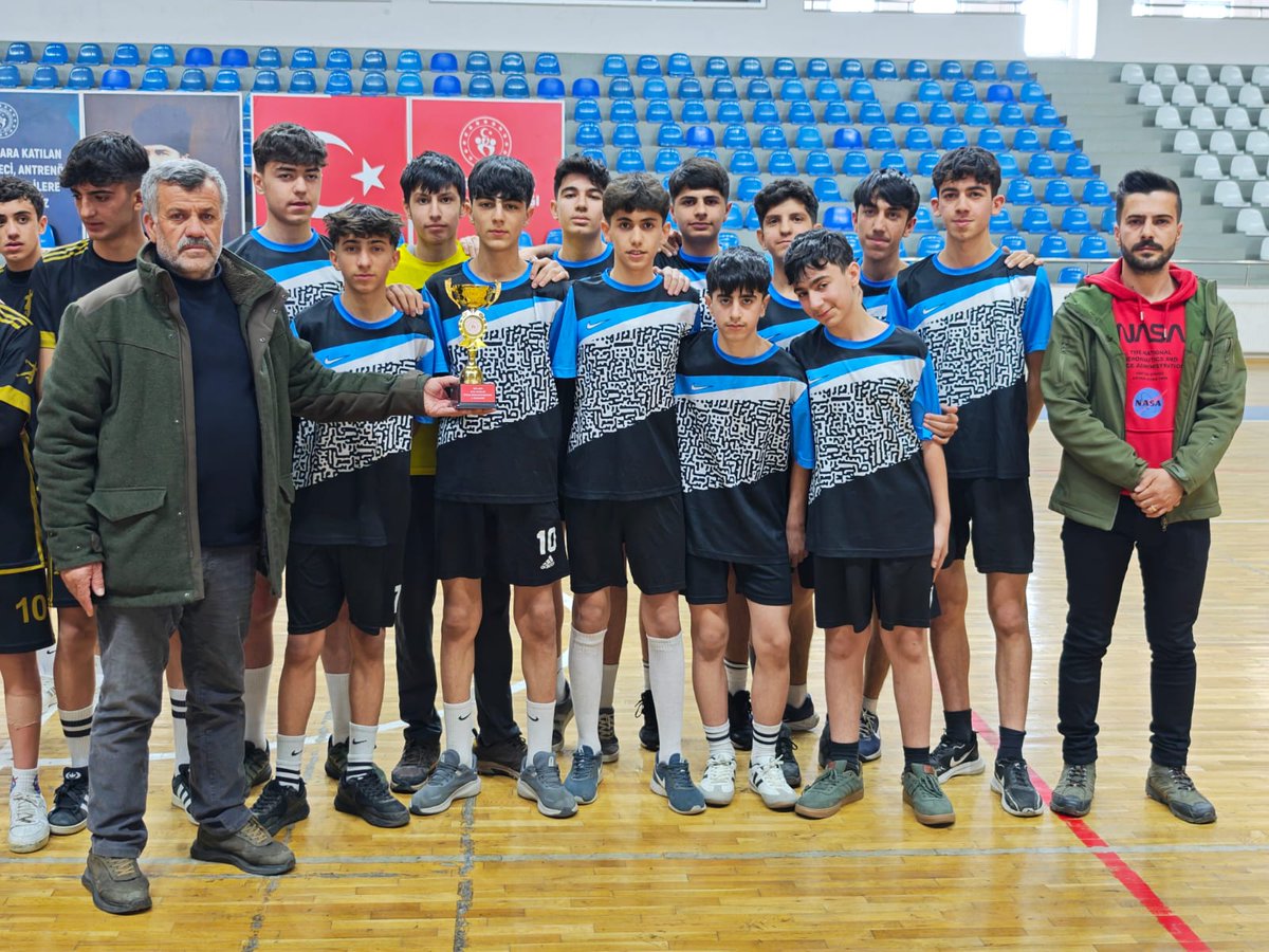 Bingöl Mesleki ve Teknik Anadolu Lisesi (@bingolmtal) on Twitter photo Bingöl Okul Sporları kapsamında düzenlenen Futsal Genç Erkekler B kategorisinde il üçüncüsü olan Futsal Takımımızı ve Beden Eğitimi öğretmenlerimizi tebrik ederiz.
<a href="/ahusta07/">Dr. Ahmet Hamdi USTA</a>
<a href="/MustafaOzel66/">Mustafa Özel</a>
<a href="/Kadir_Cintay12/">Kadir Çintay</a>
<a href="/yusuf_tokus/">Yusuf TOKUŞ</a>
<a href="/halukcakan12/">HALUK ÇAKAN</a>
<a href="/Ahmetrsm/">Ahmet AŞAR</a> Bingöl Okul Sporları kapsamında düzenlenen Futsal Genç Erkekler B kategorisinde il üçüncüsü olan Futsal Takımımızı ve Beden Eğitimi öğretmenlerimizi tebrik ederiz.
<a href="/ahusta07/">Dr. Ahmet Hamdi USTA</a>
<a href="/MustafaOzel66/">Mustafa Özel</a>
<a href="/Kadir_Cintay12/">Kadir Çintay</a>
<a href="/yusuf_tokus/">Yusuf TOKUŞ</a>
<a href="/halukcakan12/">HALUK ÇAKAN</a>
<a href="/Ahmetrsm/">Ahmet AŞAR</a>