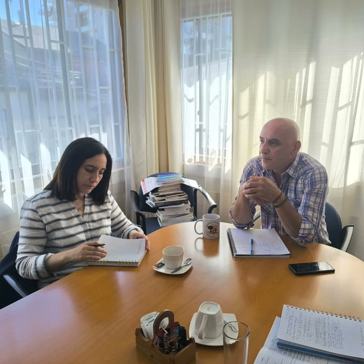 Minagri_LosRios's tweet photo. Seremi @Minagri_LosRios Jorge Sánchez se reunió con el coordinador de red @FTLosRios Humberto Vaccaro y la gerente de @corpodelsur Lorena Schaff para coordinar acciones orientadas a apoyar y fortalecer la #educaciónrural en liceos #EMTP de #LosRíos con #especialidadagropecuaria https://t.co/cAGtN7kv3A