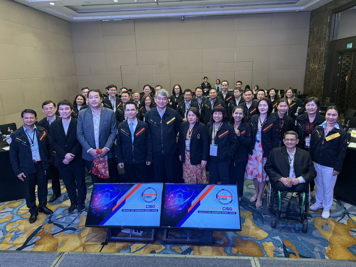 บ่ายวันนี้ผมในฐานะนายกสมาคม ISACA Bangkok Chapter และทีมงานกรรมการสมาคม ขออนุญาตภูมิใจที่มีส่วนร่วมในการแลกเปลี่ยนความรู้ด้าน Cloud Security Governance กับพี่ๆในโครงการ NCSA CISO 2 ณ โรงแรมโซฟิเทล สุขุมวิทกรุงเทพ ครับผม