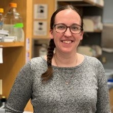 ScienceinBoston's tweet image. Research by @UMassChan scientists Drs. Sharon Cantor (@CantorLab) and Jenna Whalen (@jenna_whal) provides a new explanation for how cancer-fighting drugs attack and destroy #BRCA1 and #BRCA2 tumor cells. 
🧬 Learn more: bit.ly/4h33Pz9