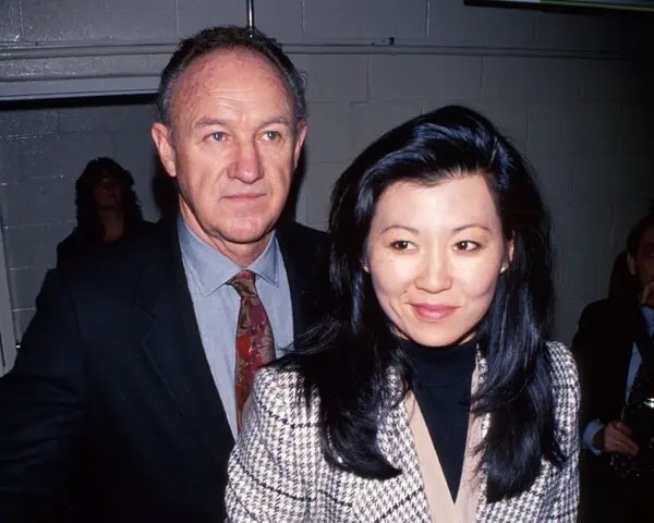DebRobertsABC's tweet photo. An update on the sad loss of Oscar-winning actor Gene Hackman. There’s an investigation now by New Mexico police who seem to think there could be foul play in the death of the 85-year-old and his 65-year-old wife, Betsy Arakawa. https://t.co/TwGRiHJsnV