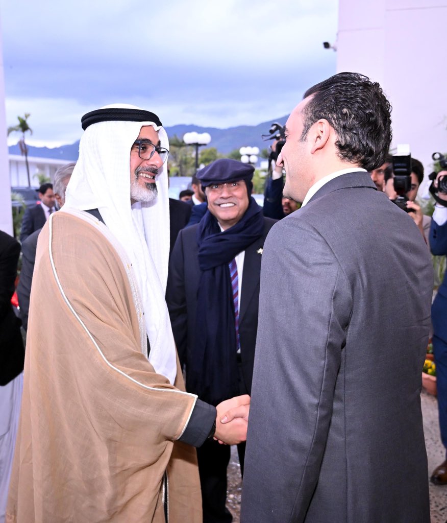 سمو الشيخ خالد بن محمد بن زايد آل نهيان، ولي عهد أبوظبي "حفظه الله" يلتقي فخامة آصف علي زرداري رئيس جمهورية باكستان الإسلامية، حيث تم بحث علاقات التعاون المشتركة بين البلدين الصديقين