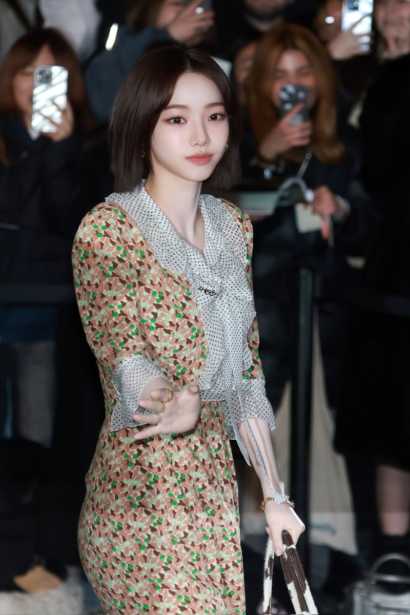 250227 KARINA AT PRADA FW25🤍

#KarinaxPradaFW25
 #카리나 #Karina #에스파 #aespa