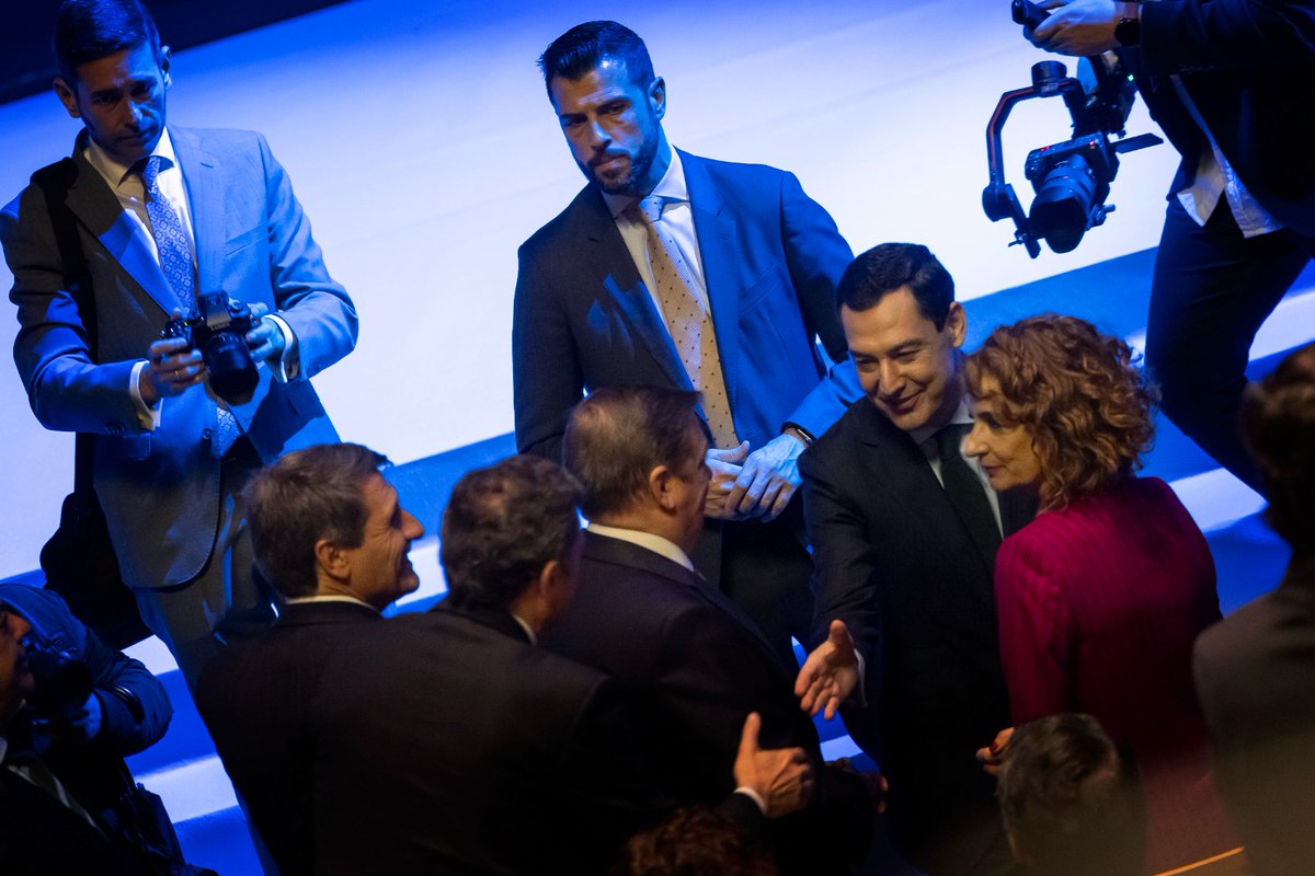 Moreno a Montero en el día de Andalucía: “Necesitamos euros contantes y sonantes, no ilusionismo contable” elpais.com/espana/andaluc… vía <a href="/el_pais/">EL PAÍS</a> Por <a href="/LucioVillegas/">Lourdes Lucio</a>
