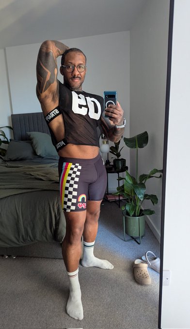 2 pic. Which outfit for a queer rave https://t.co/jUmnrhbn3q