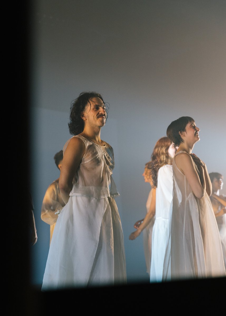¡José Vidal &amp; Cía vuelve a #CEINA con NUBE! ✨ Una experiencia única con esta obra que explora lo incontenible: los deseos internos y el inconsciente, invitando a reflexionar sobre lo divino y lo terrenal ☁️

📅 27 al 30 de Marzo - 20H

🎫 Tickets aquí 👉🏻 bit.ly/NubeCEINA