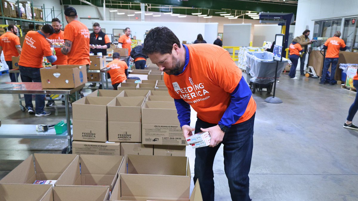 FeedAmericaWI's tweet photo. Yesterday, we had the privilege of welcoming some of Wisconsin’s Titan 100 to our Milwaukee campus for a hands-on experience in the fight against hunger! 🧡💚 https://t.co/Gi2hltc4MC