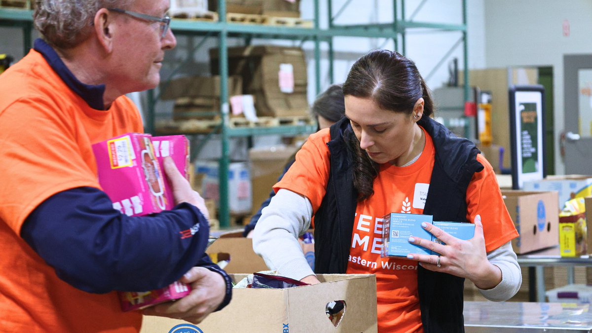 Yesterday, we had the privilege of welcoming some of Wisconsin’s Titan 100 to our Milwaukee campus for a hands-on experience in the fight against hunger! 🧡💚